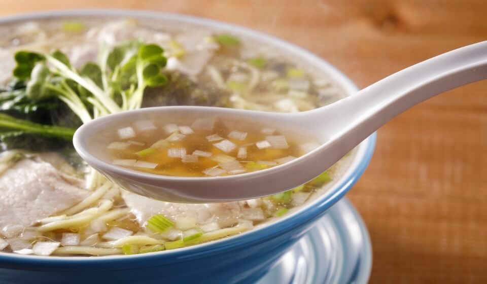 ①日高昆布の出汁（スープ）